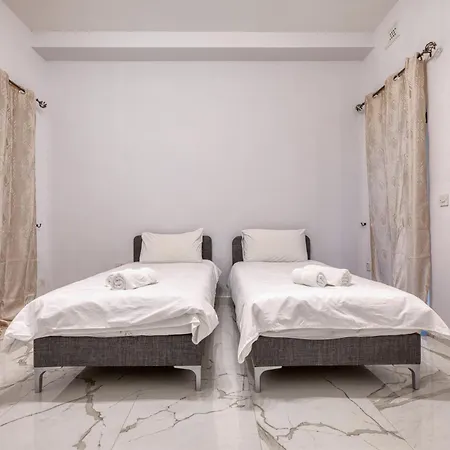 Δωμάτια σε οικογενειακή κατοικία St Elizabeth - Modern -